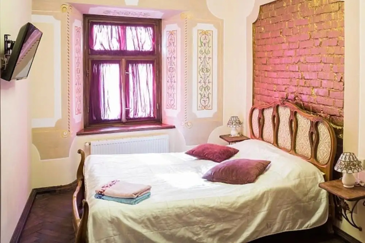 Apartment Halytska 9b