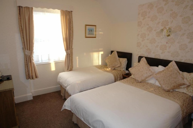 Standard Double room with street view