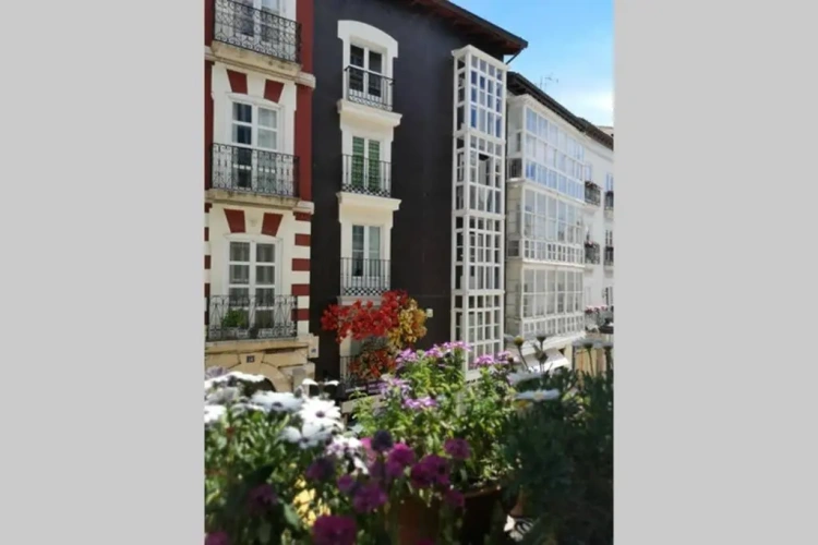 3 Bedrooms Apartment