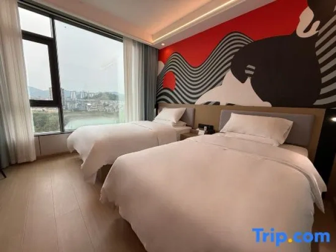 Standard Twin room with river view