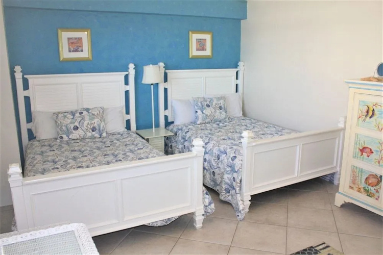 Jamaica Royale 802 - 2 Br Condo