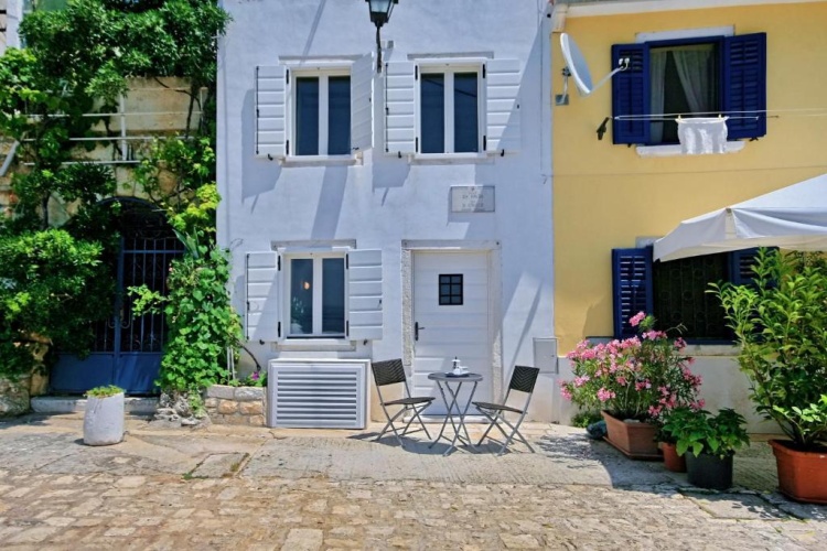 1 Bedroom Apartment with sea view