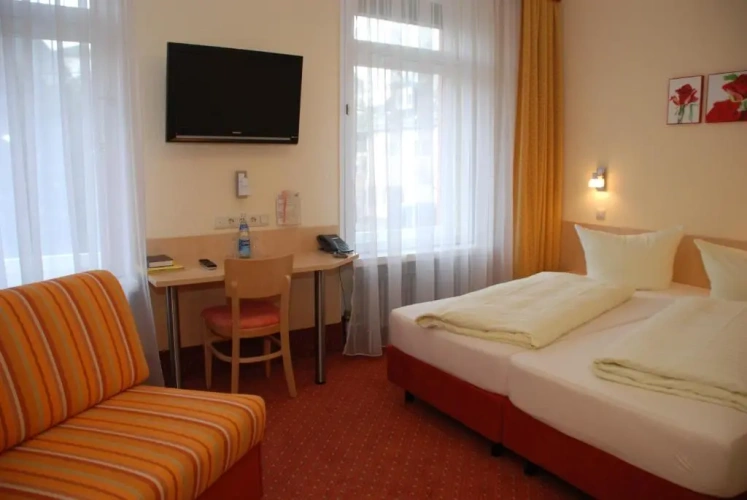Standard Triple room