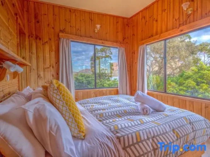4 Bedrooms Cottage