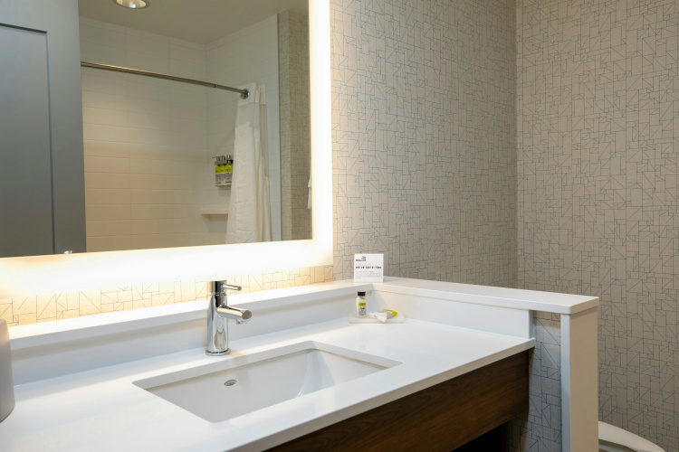 Holiday Inn Express Lethbridge Southeast photo 9