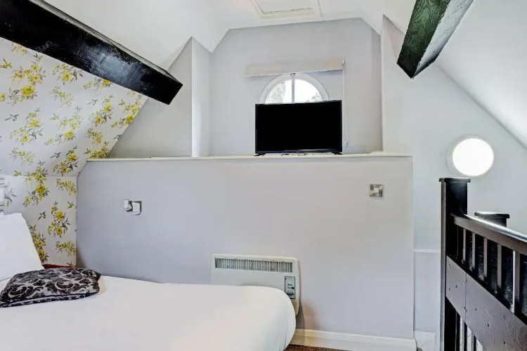 OYO Dovecote Hotel