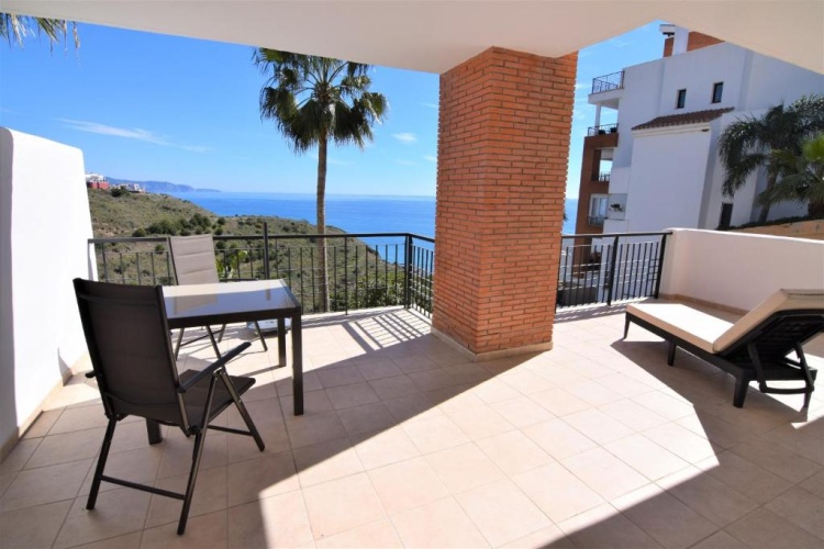 3 Bedrooms Apartment