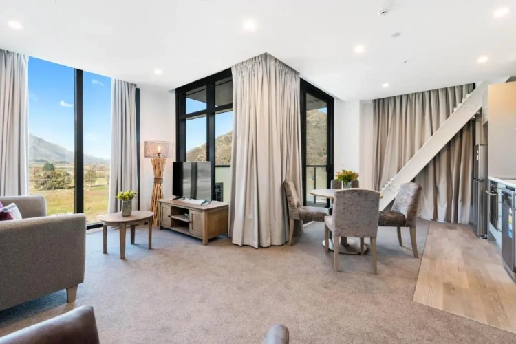 2 Bedrooms Apartment