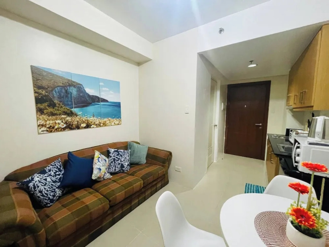 Elegant Pasay City Apartment With Central Heating & Shared Pool