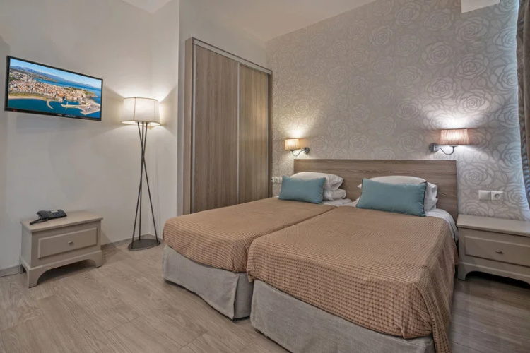 Icarus Suites & Apartments