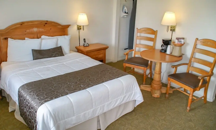 Standard Quadruple room with courtyard view