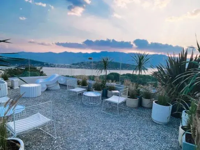 HIHAT Pioneer Art Hotel