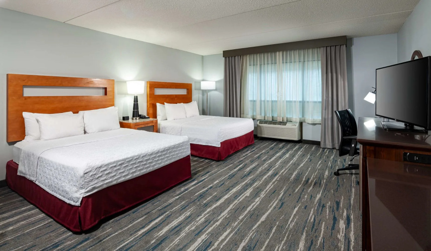 Hampton Inn & Suites St. Louis at Forest Park