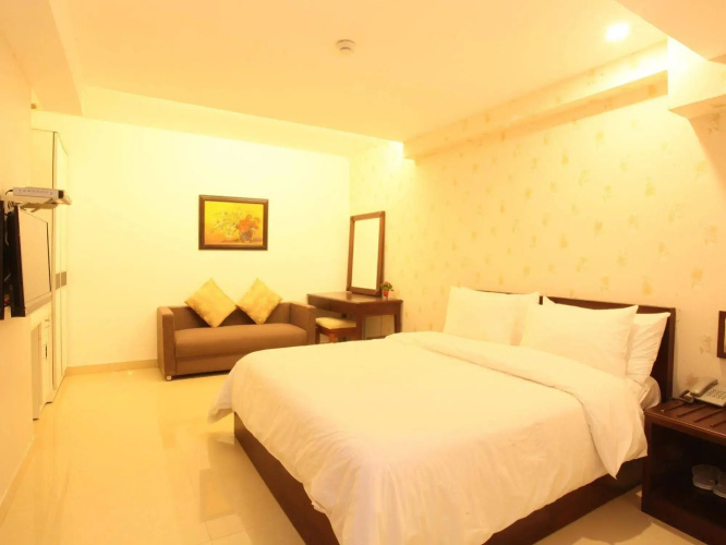 Crown Diamond Hotel