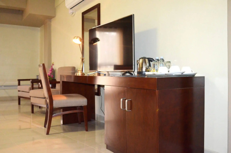 Hillside Plaza Hotel