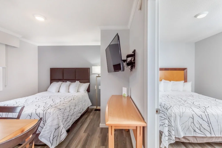 Superior Quadruple Suite with courtyard view