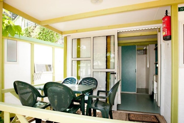 2 Bedrooms Bungalow