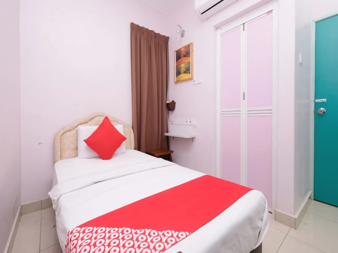 OYO 89877 Sun Triang Hotel
