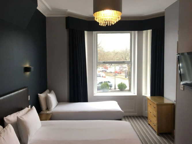 Applewood Hotel