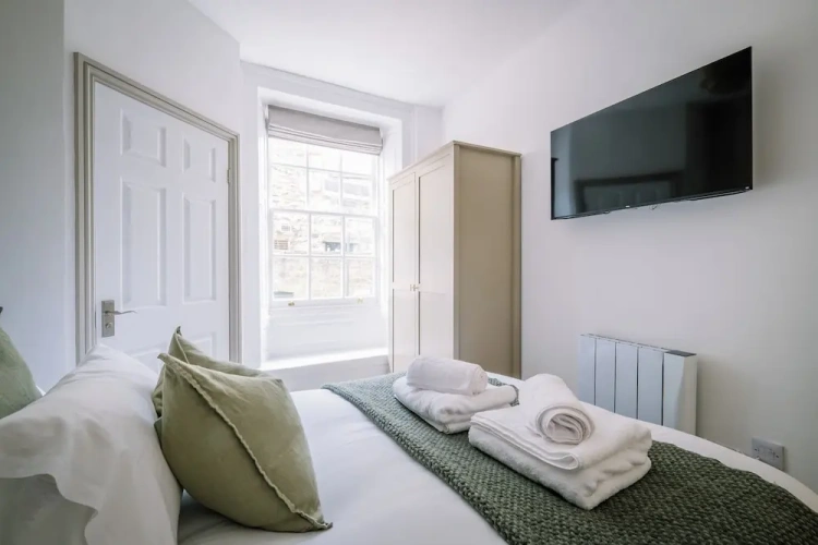 2 Bedrooms Apartment