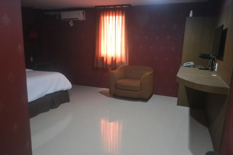 OYO 2574 Z Suites Hotel