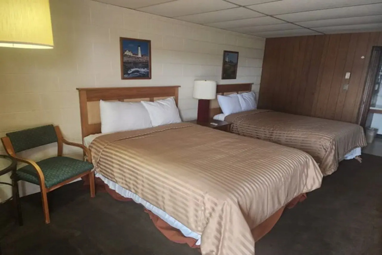 First Inn By OYO Quinter Hwy 70