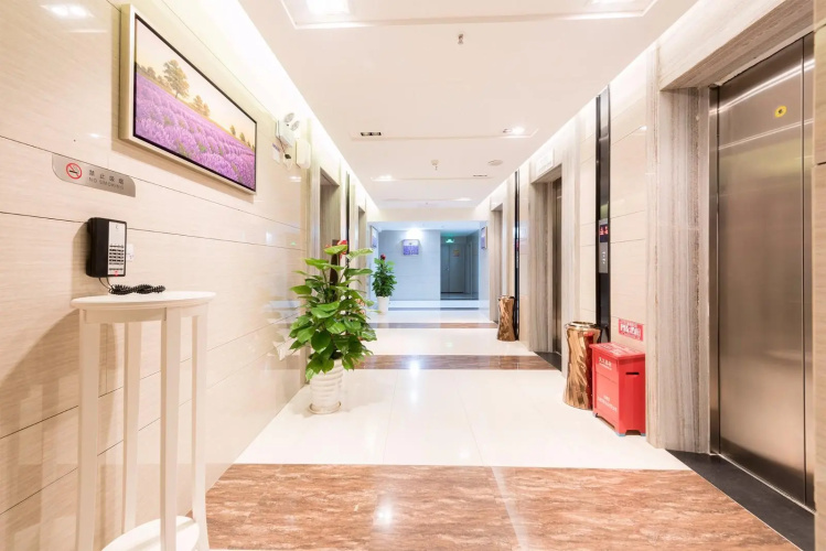 Lavande Hotel Heyuan Wanlongcheng