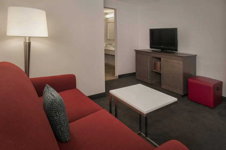 Hampton Inn & Suites Milwaukee Downtown