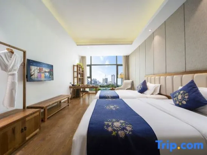 Standard Twin room with garden view