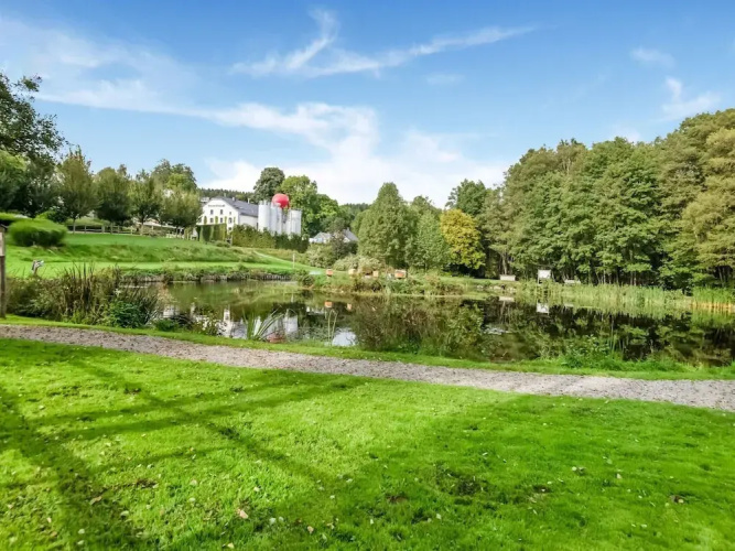 Green Hillside Apartment-petit Wilogne