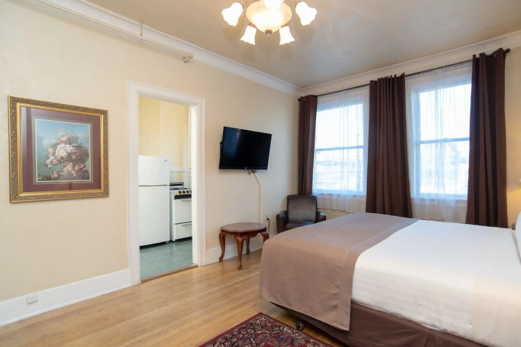 MarQueen Hotel