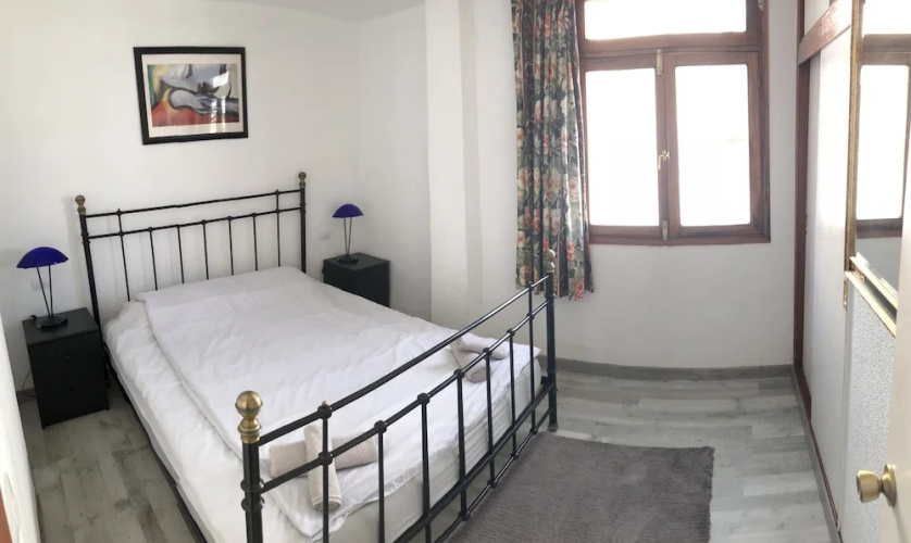 Two bedroom apartment 2 min from beach