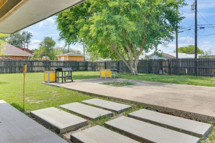 Fenced Yard: Home < 1 Mi to Mayor Pablo Peña Park