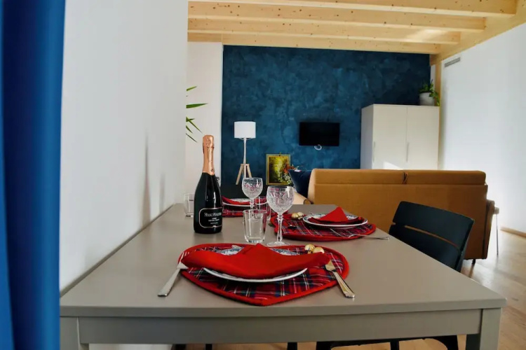 Nine Rooms Apartment