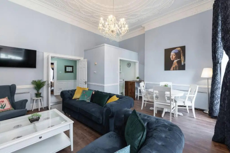4 Poster Luxury Georgian Apartment
