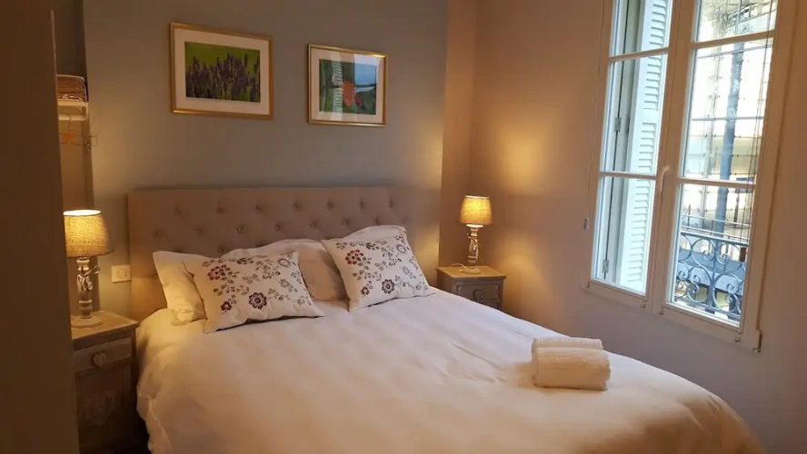 Standard Double room with city view