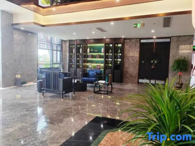 Xiajiang Yulushan International Hotel