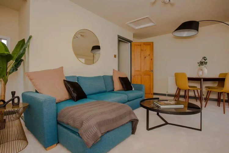 The Crescent Moon - Elegant 1bdr Flat