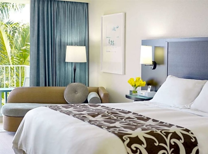 Twin room with partial ocean view