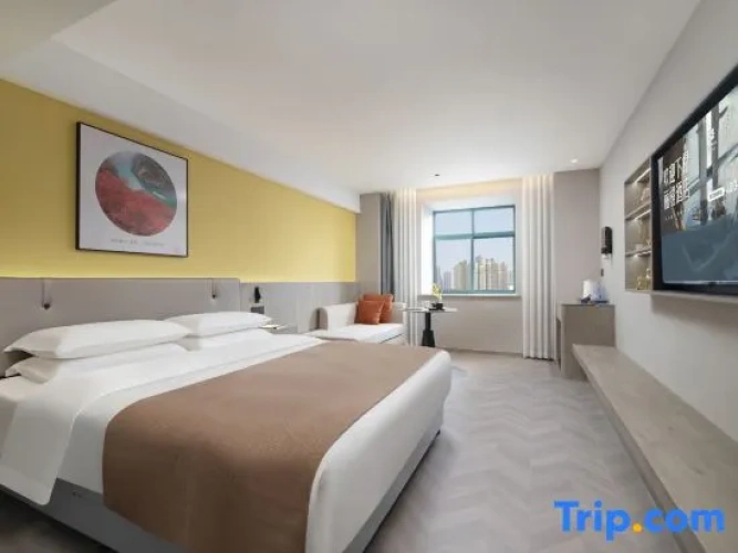 Standard Double room with city view