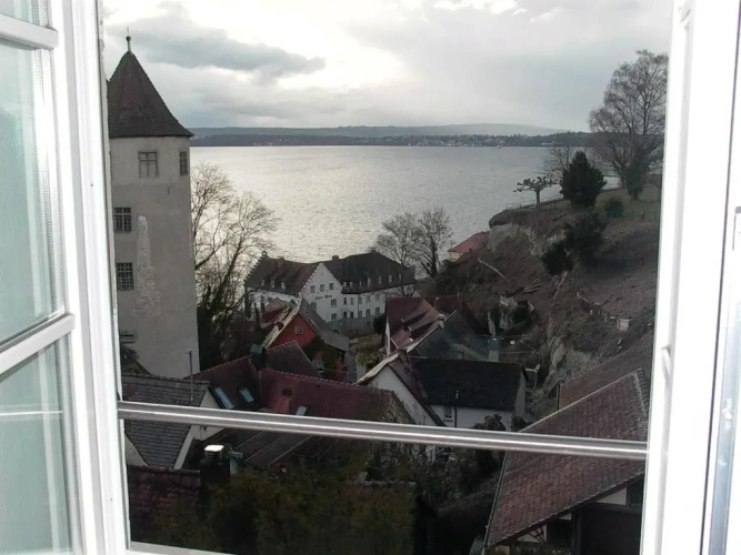 Apartment with lake view
