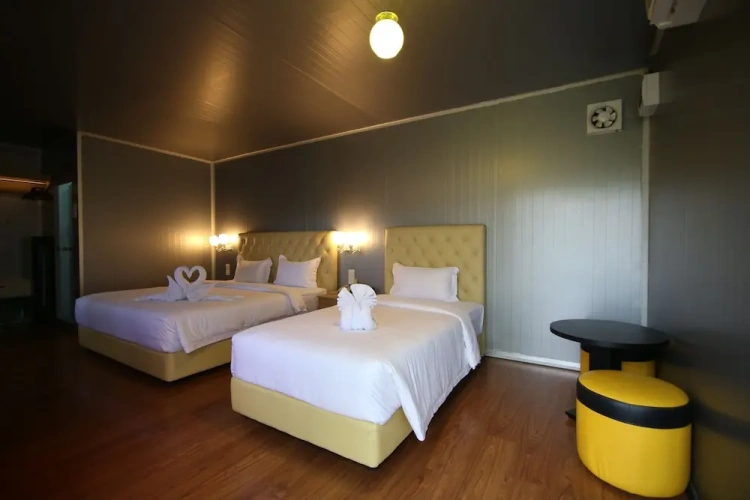 Standard Triple room