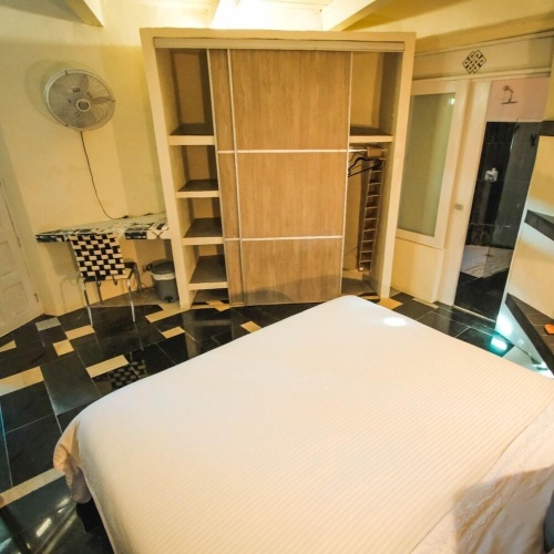 Standard Triple room with pool view