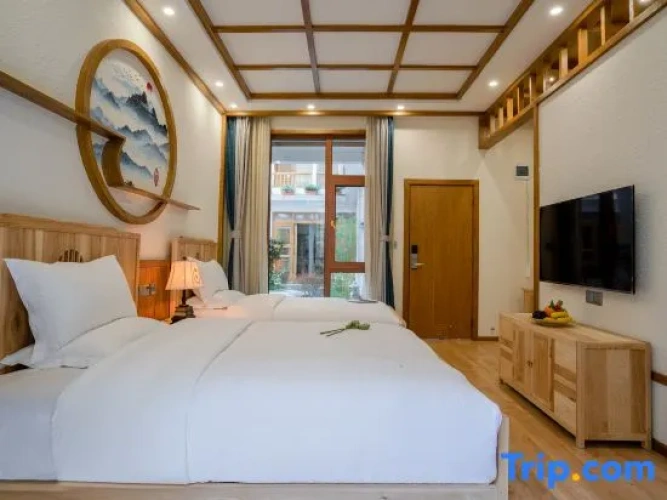 Luxury Family room with balcony