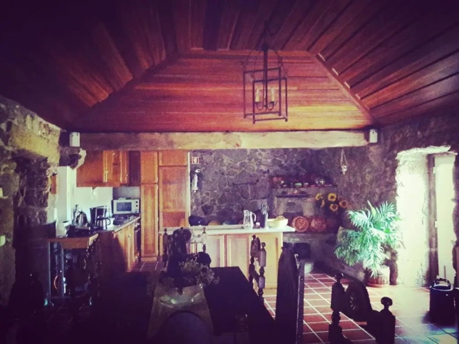 5 Bedrooms Cottage