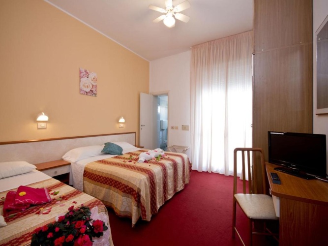 Standard Triple room