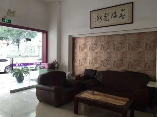 Longqiu Hotel