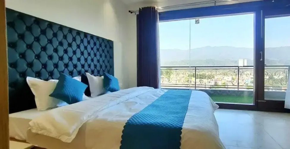 The Crown A Pinnacle of Luxury