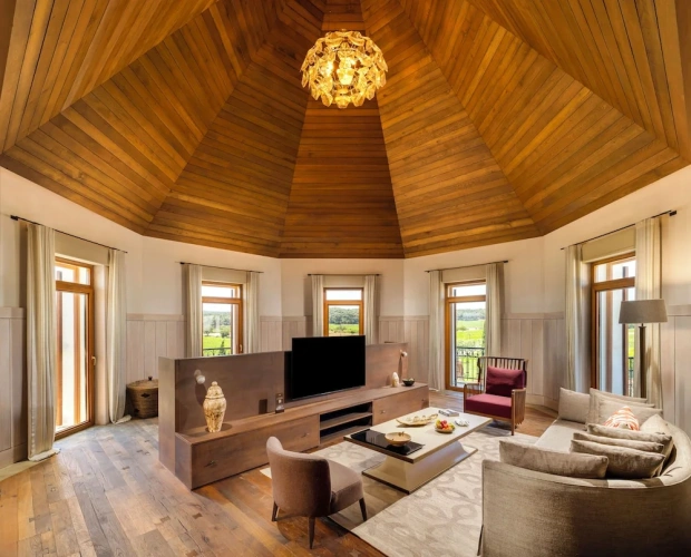 Suite with balcony