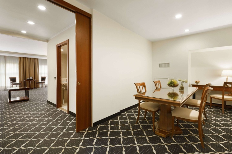 Ramada by Wyndham Naples photo 9